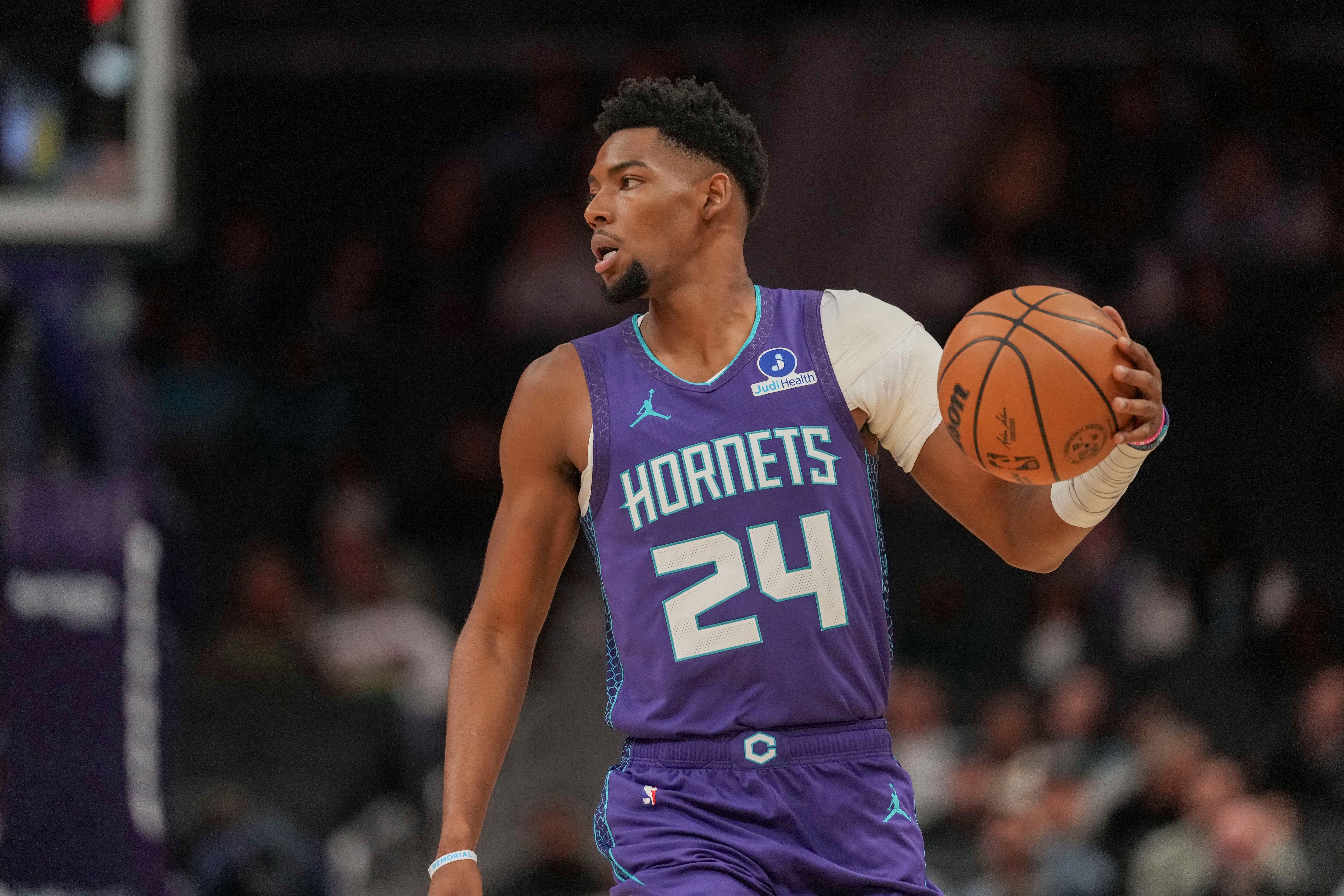 全民皆兵！黄蜂全队10人有得分进账 其中8人得分上双