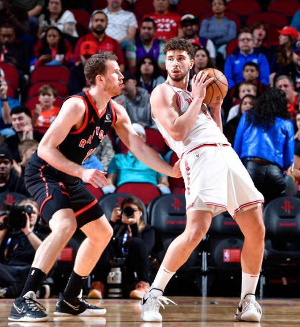 kaiyun管理-场均5+4！27岁中锋加盟“火箭2队”，与申京是队友，双向合同可签